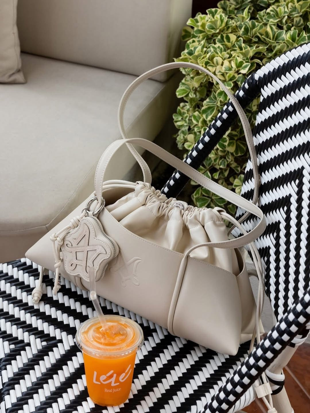 (Pre-order 7-10วัน )Merge It Bag 26 สี Cloud Dancer 🤍 สีขาวหนังเงา