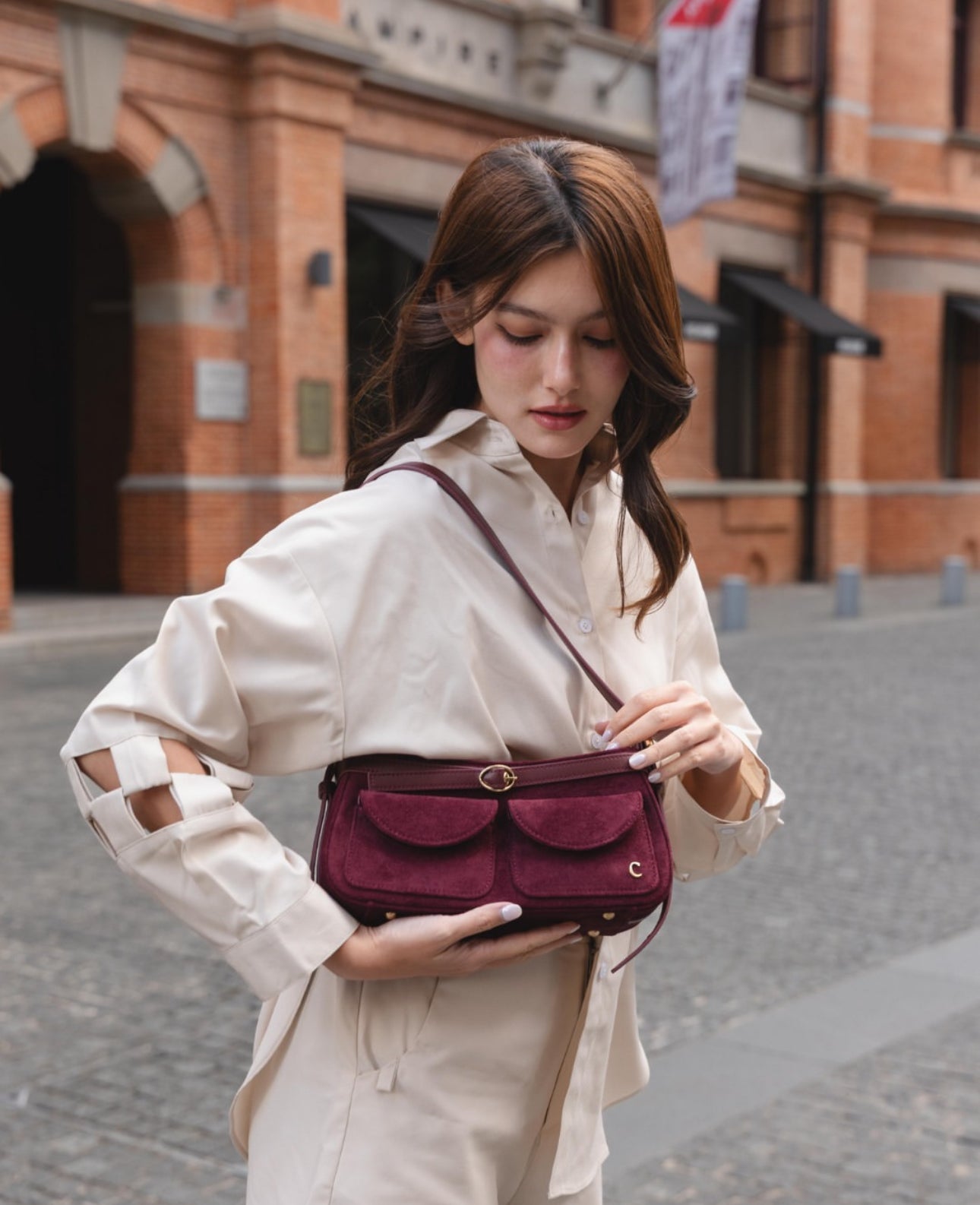 พร้อม ส่ง Cozii bag : Alice Suede (หนังกลับ) สีไวน์แดง