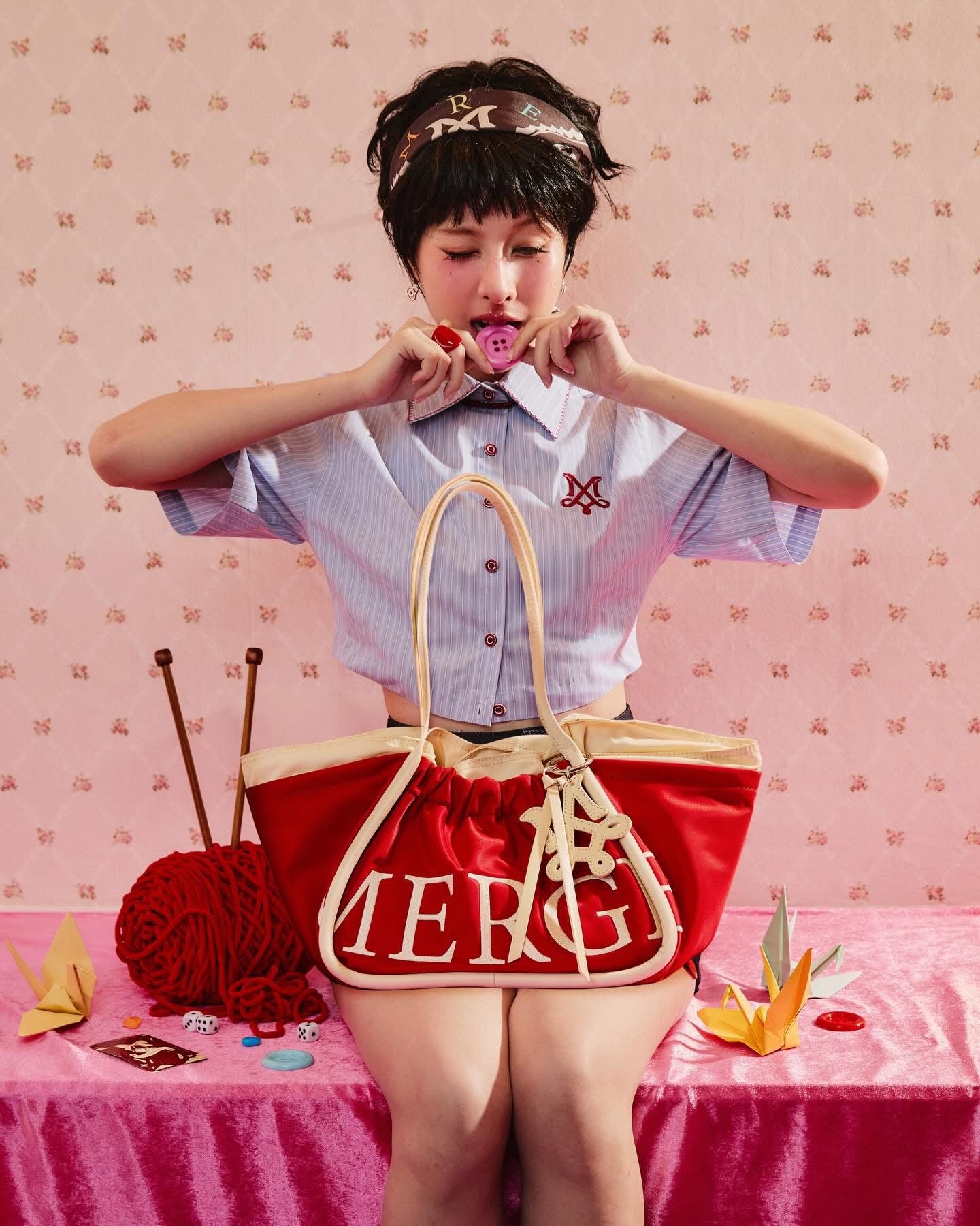 พร้อมส่ง A DAY BAG Medium Short - Size M   - Scarlet Surge สีขาวแดง 🤍❤️